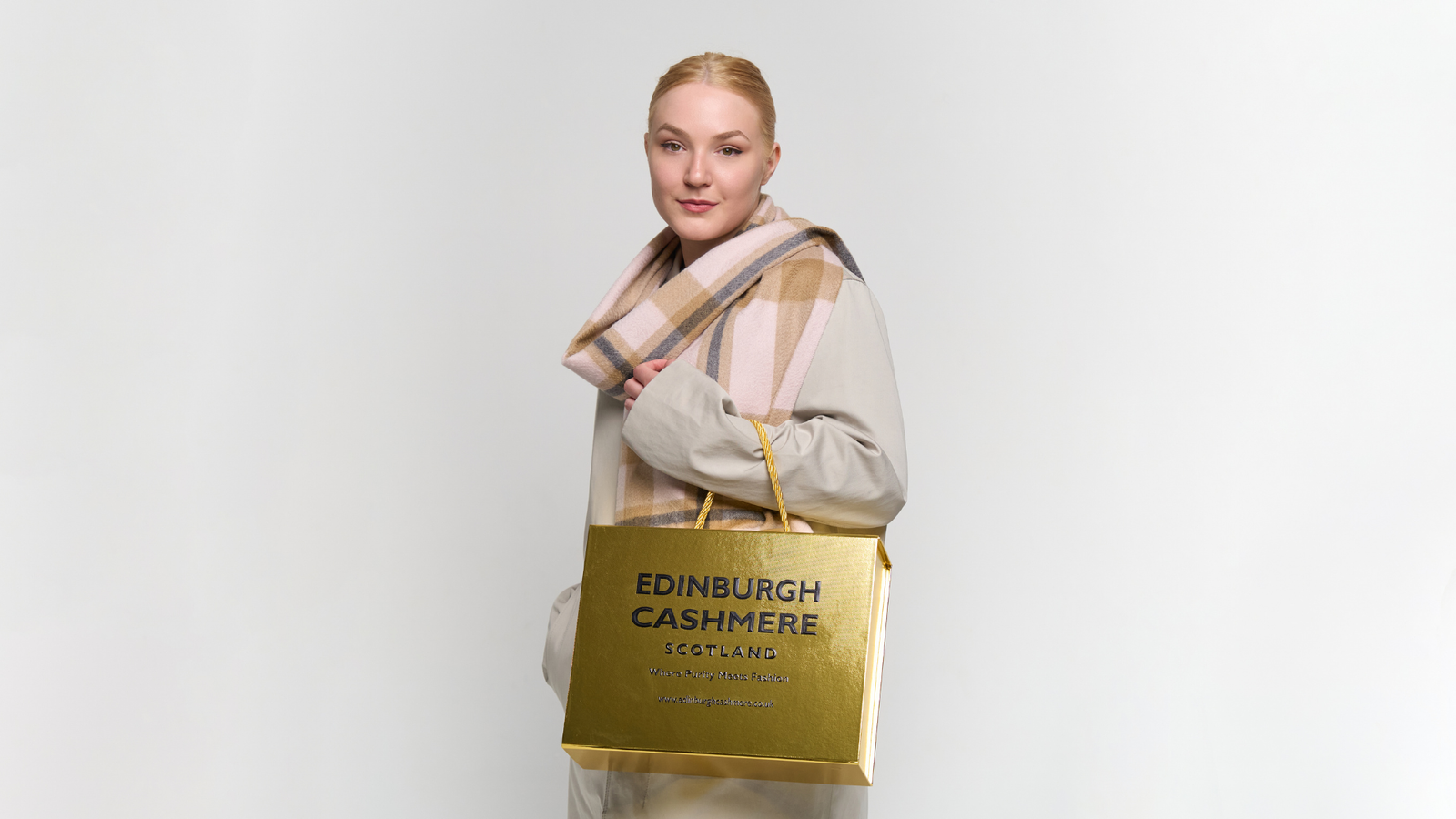 Edinburgh Cashmere team responding to a customer enquiry